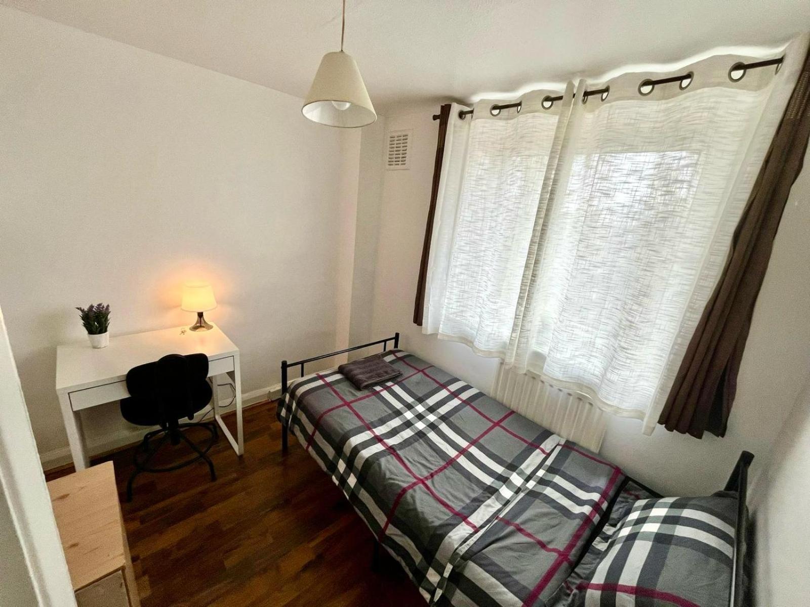 Whitechapel Station Rooms London Ngoại thất bức ảnh