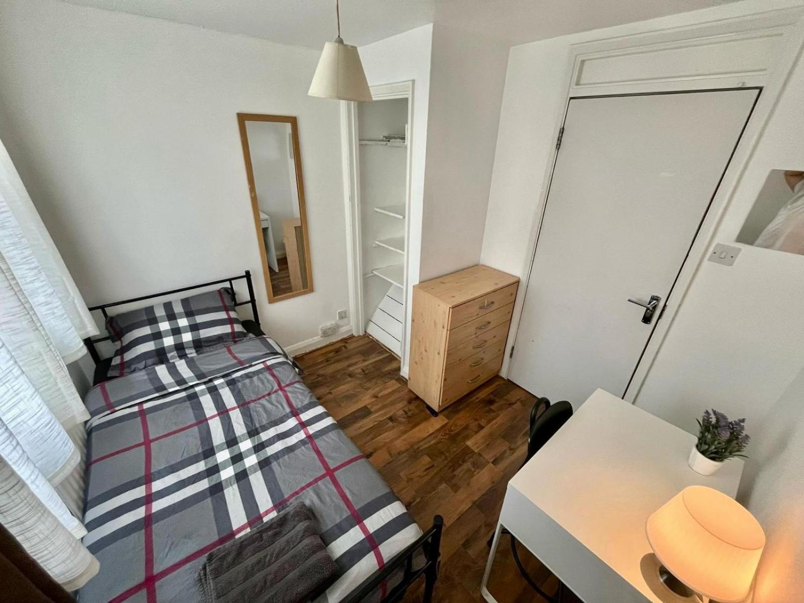 Whitechapel Station Rooms London Ngoại thất bức ảnh