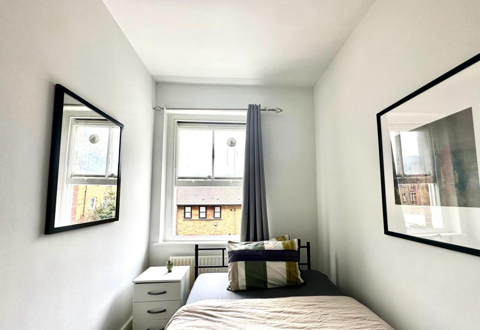 Whitechapel Station Rooms London Ngoại thất bức ảnh
