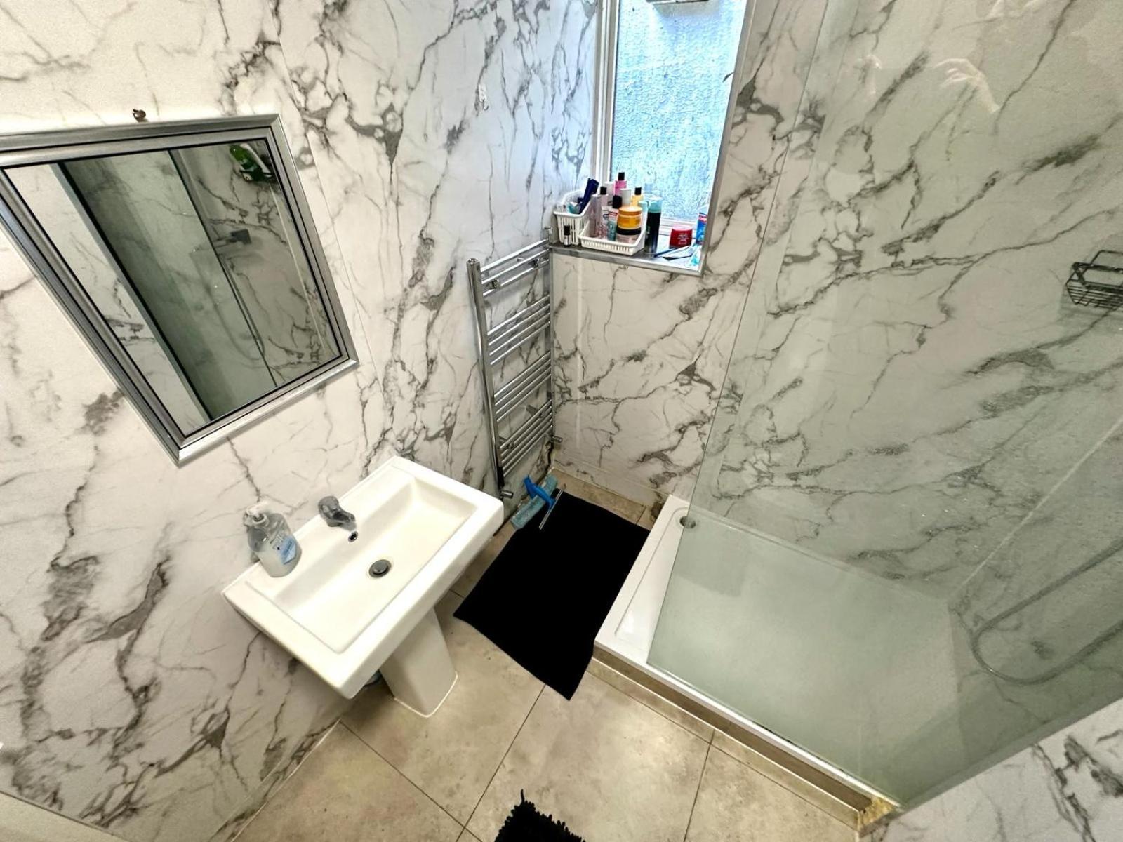 Whitechapel Station Rooms London Ngoại thất bức ảnh